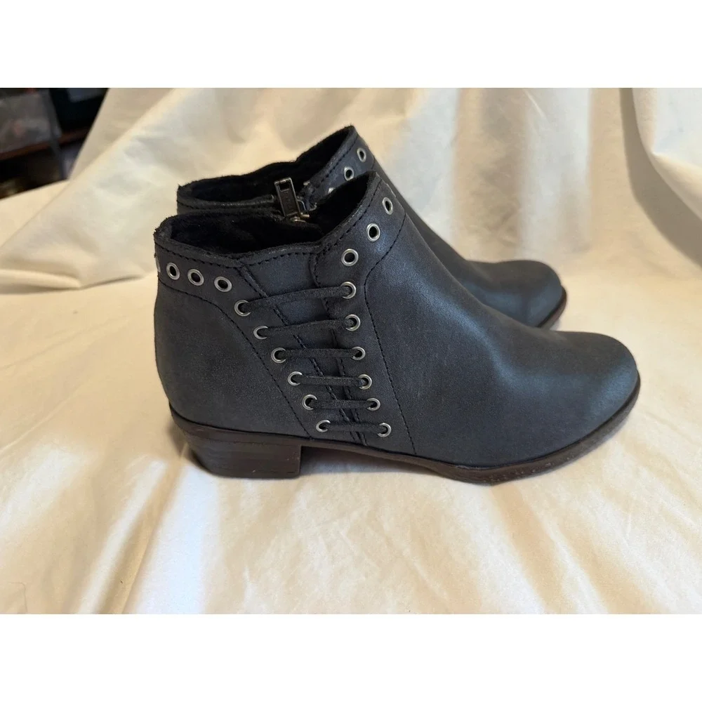Minnetonka Womens Grey Leather Lace Up Grommet Ankle Boots Side Zip 1531T Size 6